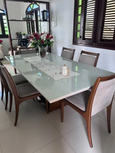 Mesa de vidro e madeira maciça com 6 cadeiras