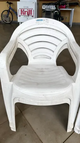 Cadeira de Plástico Branca Tramontina para Jardim/Área Externa