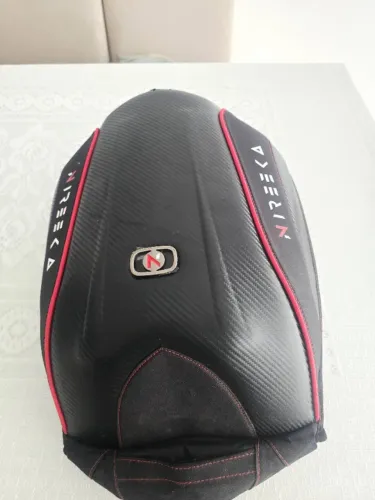 Mochila Motociclista Nireeka - Rígida, Aerodinâmica e Impermeável Importada