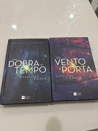 Uma Dobra no tempo e Um Vento a Porta em perfeito estado