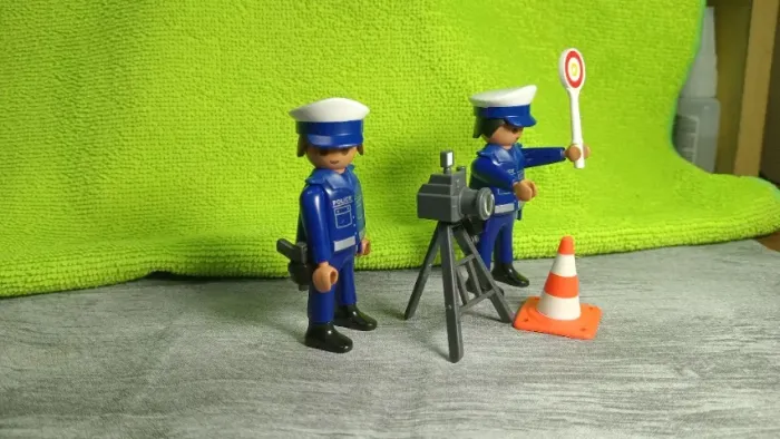 PLAYMOBIL POLICIAIS NO TRANSITO. VISITE O MEU PERFIL, E LÁ ENCONTRARÁ TODOS OS MEUS ANÚNCI