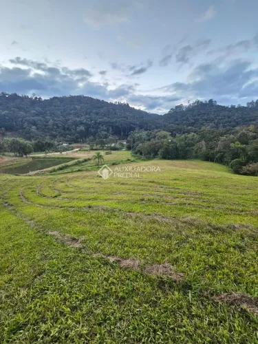 Sitio com 4 hectares com riacho em Alto Garcia Angelina SC