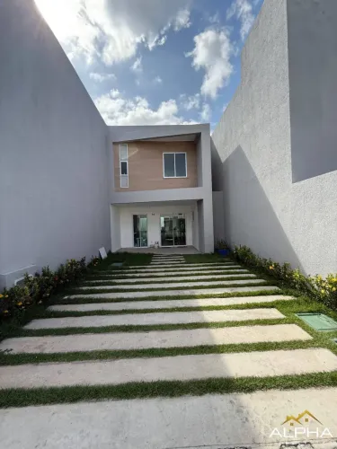 Casa duplex com 3 quartos no Eusébio