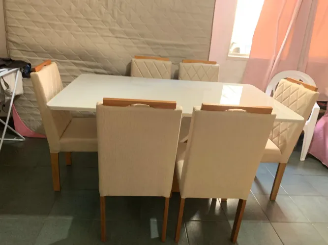 Mesa nova de madeira