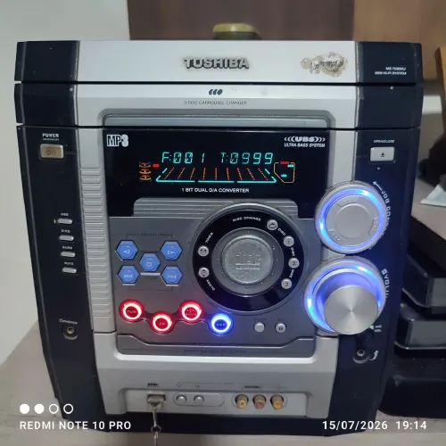 Vende se um som microsystem Toshiba usado pegando o rádio e plendaver,duas caixas .