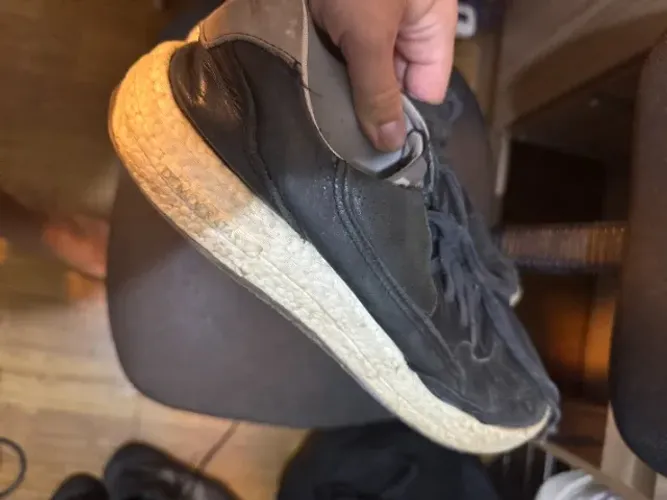 Tenis democrata preto 44