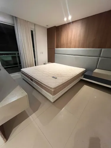 Cama king ( base de madeira + colchão + cabeceira) 