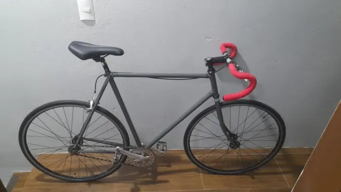 Bicicleta antiga totalmente reformada.