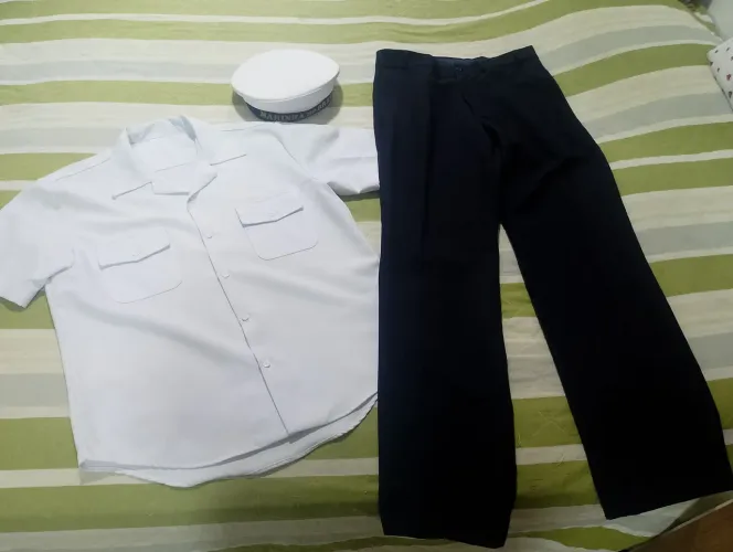 UNIFORME DA MARINHA MANGA CURTA NA COR BRANCO GELO E AZUL MARINHO 