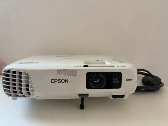 Projetor Epson PowerLite X24+ 3.500 lúmens + case. Excelente estado