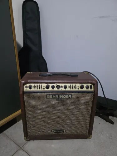 Amplificador Behringer acx450 220V com pedal