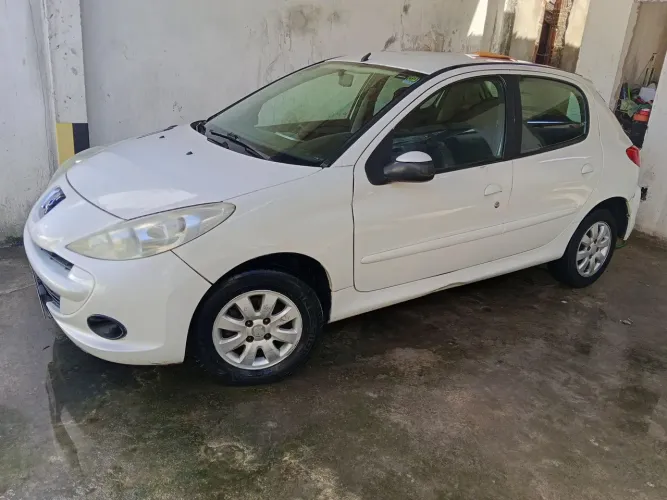 Peugeot 207 Active 1.4 Flex 8V 5P 2014