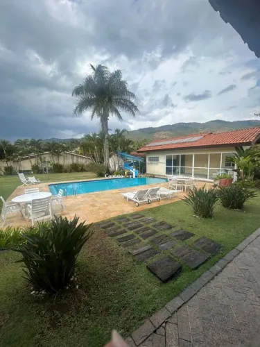 Casa Térrea com 6 Suítes para Locação no Condomínio Flamboyant | Piscina e Sauna