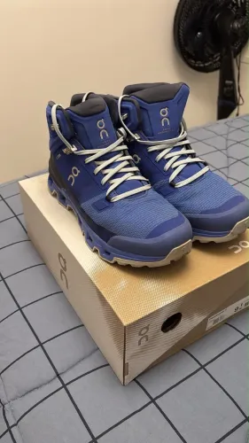 BOTA ON RUNNING SWISS ENGINEERING CLOUDROCK WATERPROOF MASCULINA