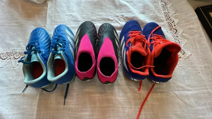 TRÊS CHUTEIRAS MODELO PREDATOR P/ FUTSAL, CAMPO E SOCIETY