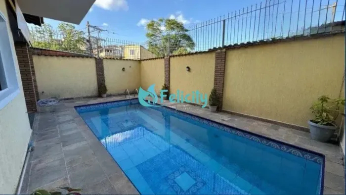 Sobrado com 3 dorms, 1 suíte, 6 vagas, 204m2 no Jardim Maristela