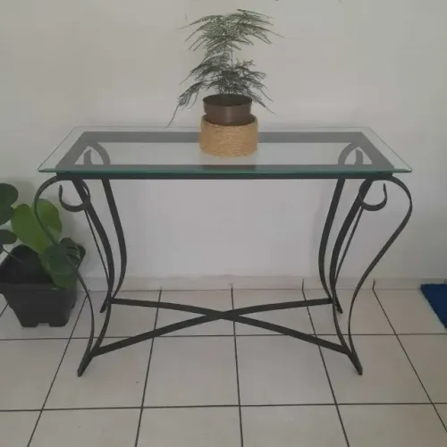 Aparador De Ferro Com Tampo Em Vidro (Usado)