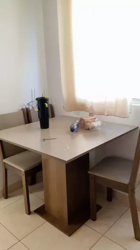 Conjunto Sala de Jantar Mesa Tampo de Madeira 4 Cadeiras Rustic/Crema/Sintético Bege Brian
