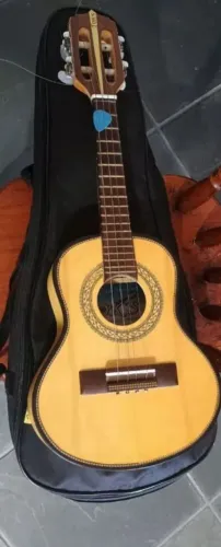 Vendo cavaquinho de imbuia ano 2025