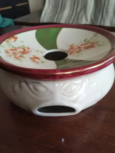 Antiga escarradeira em porcelana inicio do século xIx 
