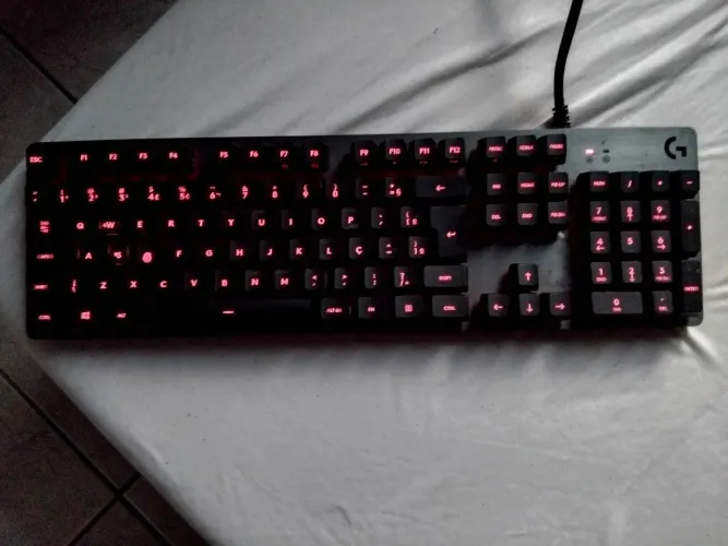 Vendo teclado mecânico Logitech.