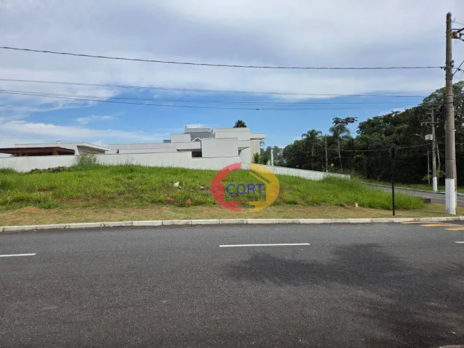TERRENO DE ESQUINA À VENDA  CONDOMÍNIO VERDES LAGOS