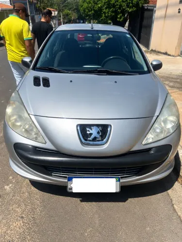 Peugeot 207 XR 1.4 Flex 8V 5P 2011