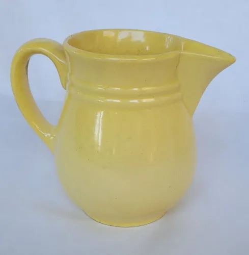 Vaso estilo leiteira Cerâmica Petrópolis anos 80 esmaltado amarelo