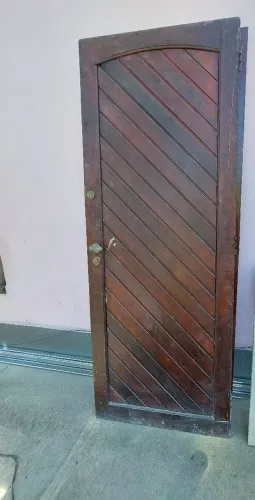 Porta de madeira macica
