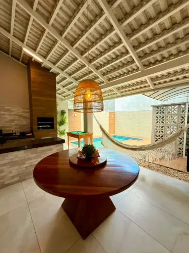 Casa com quatro suítes no Eusébio - 203m²