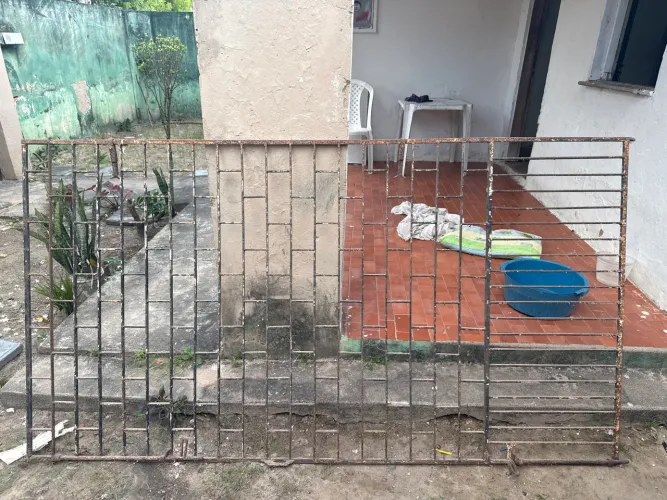 Portão de ferro duas bandas de 2,30mx 1,35m