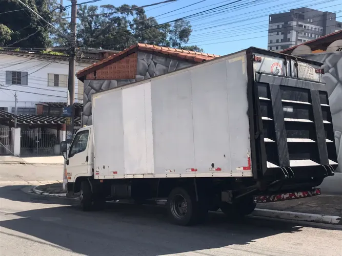 Hyundai Hd78 com plataforma