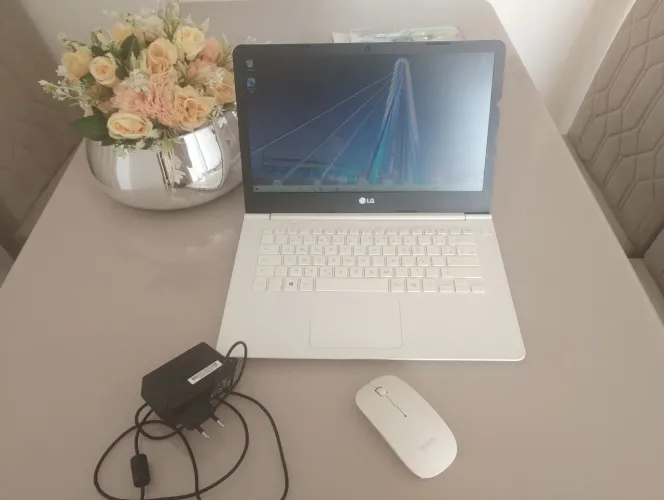 Notebook LG Ultra Slim 14U360 Usado