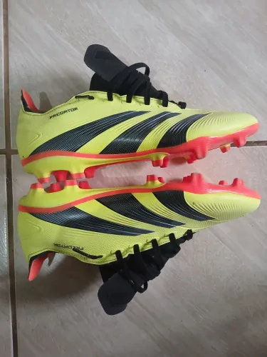 Chuteira Adidas Predator League - 40