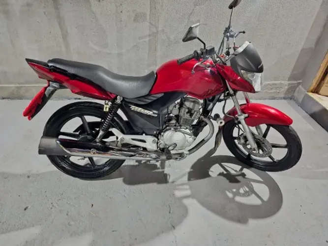 Vendo Titan EX 150 2013 completa (FLEX).
