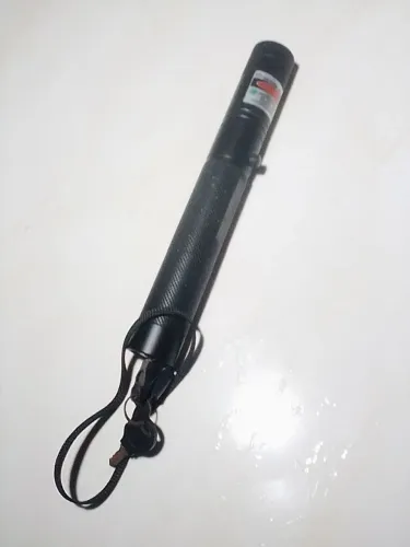 Ponteira e projetor laser verde e c/ bateria que não está funcionando direito o projetor