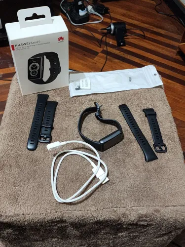 Huawei Band 6 com duas pulseiras extras 