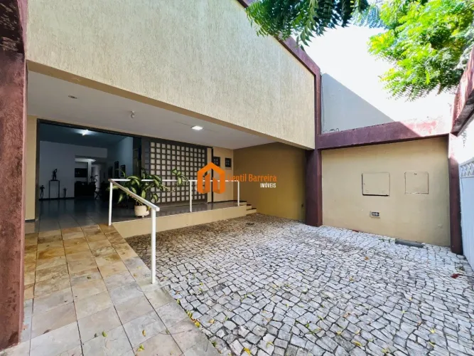 Casa Comercial à venda na Rua Rodrigues Junior
