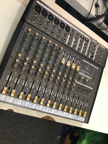 Mesa Phonic 14 canais Muito boa