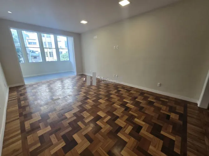 Apartamento à venda, Av Nossa Sra Copacabana - 231m². Varanda, 4 quartos, 1 suíte, 1 vaga,