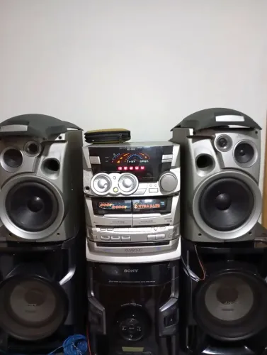 Kenwood XD 552+ caixinhas surround