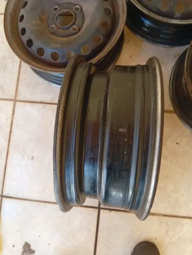 Vende se um jogo de rodas 14