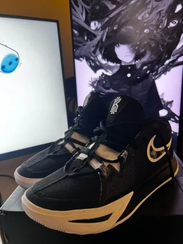 Tênis Nike Kyrie Flytrap VI - TAM 39
