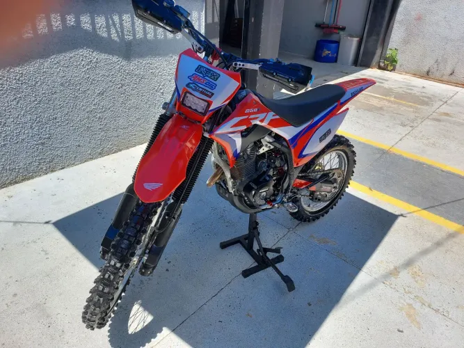 Crf 250f muito concervada 