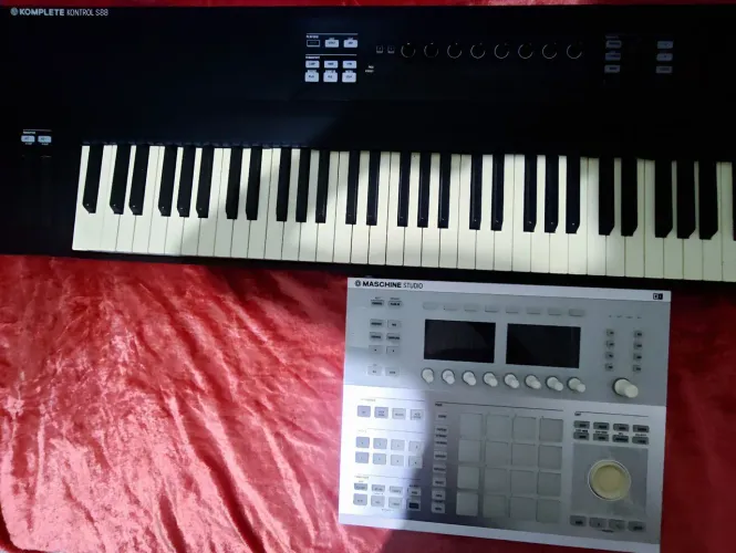 Controladora 88 Teclas Native Komplete Kontrol S88 + Maschine Studio !! Genelec Nord Stage