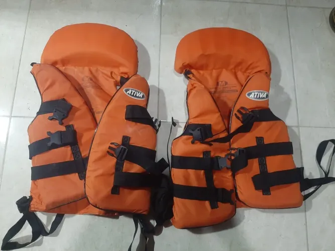 Vendo 2 coletes salva vidas