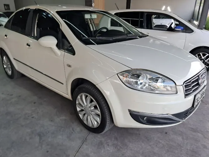Fiat Linea Essence 1.8 Flex 16V 4P 2016
