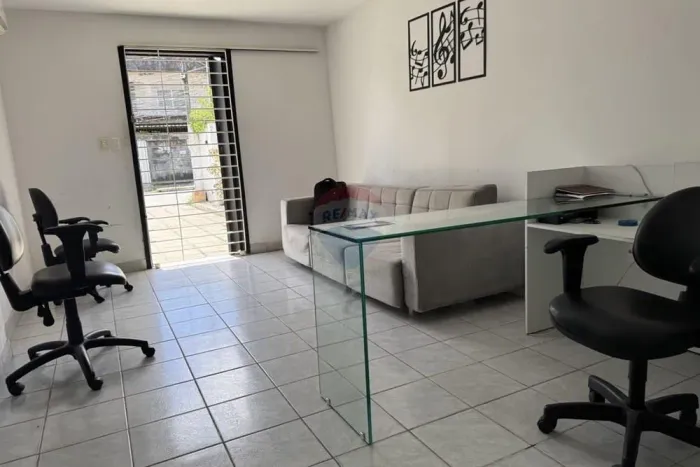 Casa Comercial com 6 Salas para venda, com 272m² - Torrões