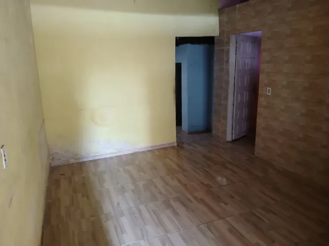 Casa pra vender por trás da escola CAIC no Benedito Bentes1, próximo da UPA,lojas am