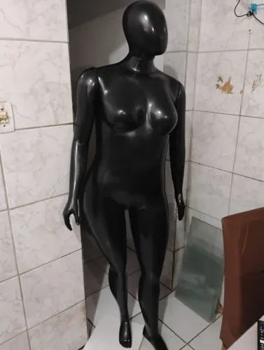 Manequim plus size preto novo mostruário peça única 